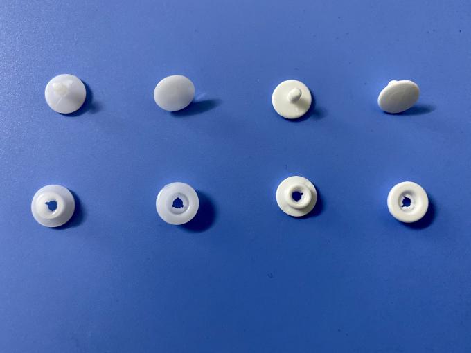 Weiße Farbe 10mm 2 zerteilt Verschluss-Plastikverschluss-Niet-Knöpfe für Gesichts-Schild